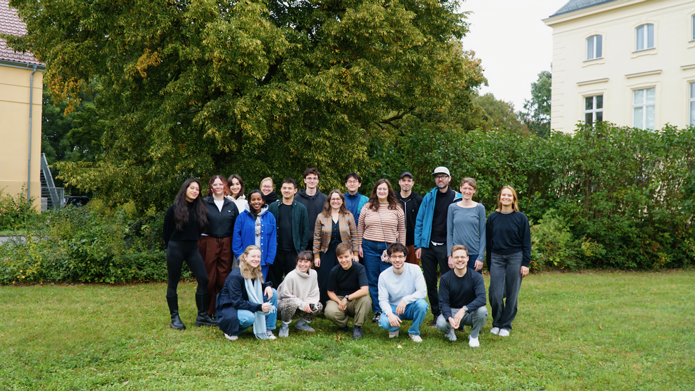 Ein Foto des neunzehnköpfigen Teams von Liquid Democracy.