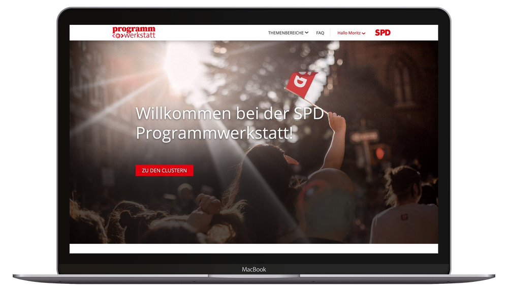 Zu sehen ist ein Laptop auf dessen Bildschirm die Startseite des Beteiligunsprojektes Programmwerkstatt der SPD zu sehen ist.