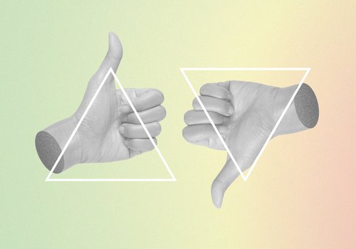 Die Illustration zeigt vor einem grünlichen Hintergrund zwei graue Hände mit ausgstreckten Daumen hinter zwei mit weißen Rändern angedeuteten Dreiecken.